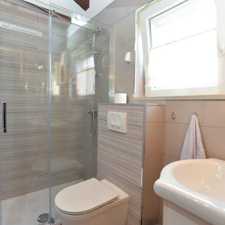 Apartment With A - C In Porec-istrien 44265